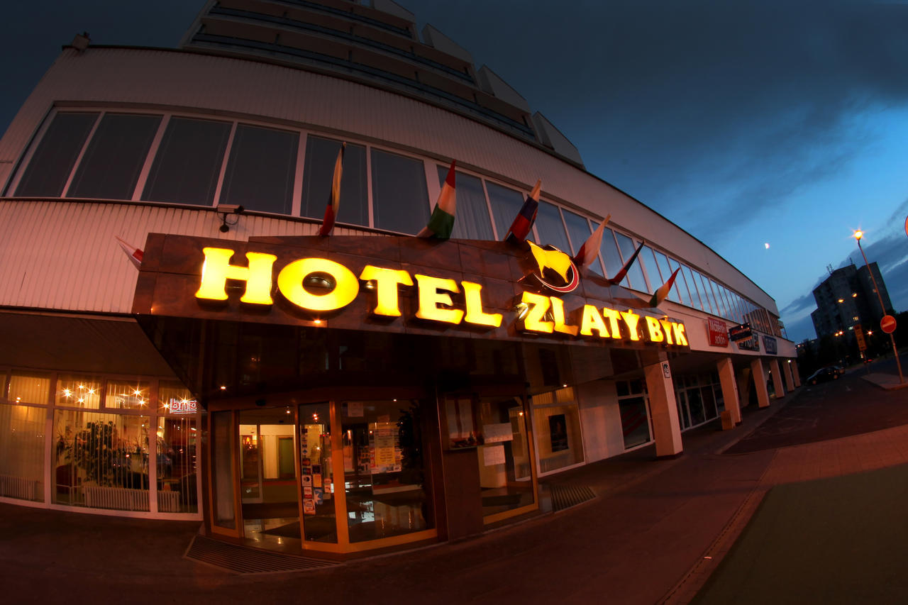 Hotel Zlaty Byk Rimavska Sobota Exterior photo